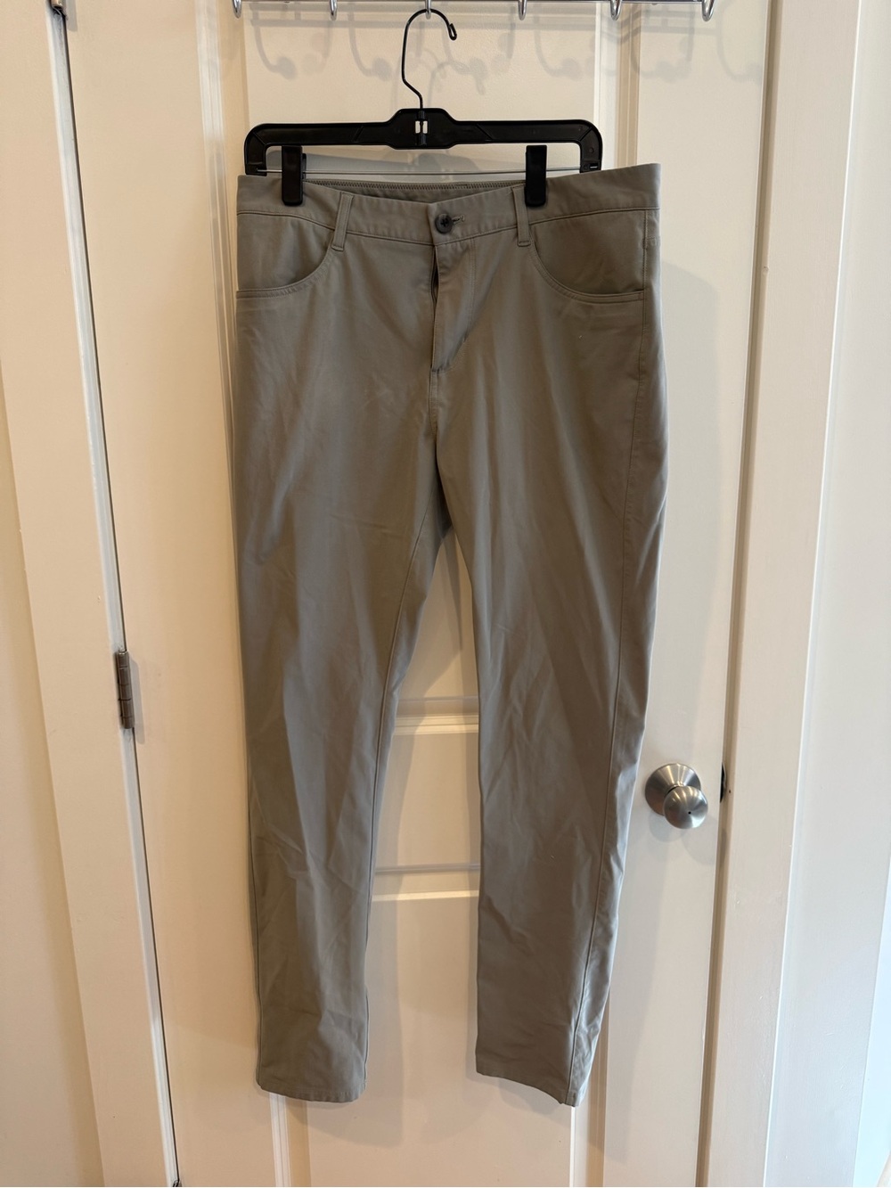 Vuori Meta pants in Driftwood 32x34 in